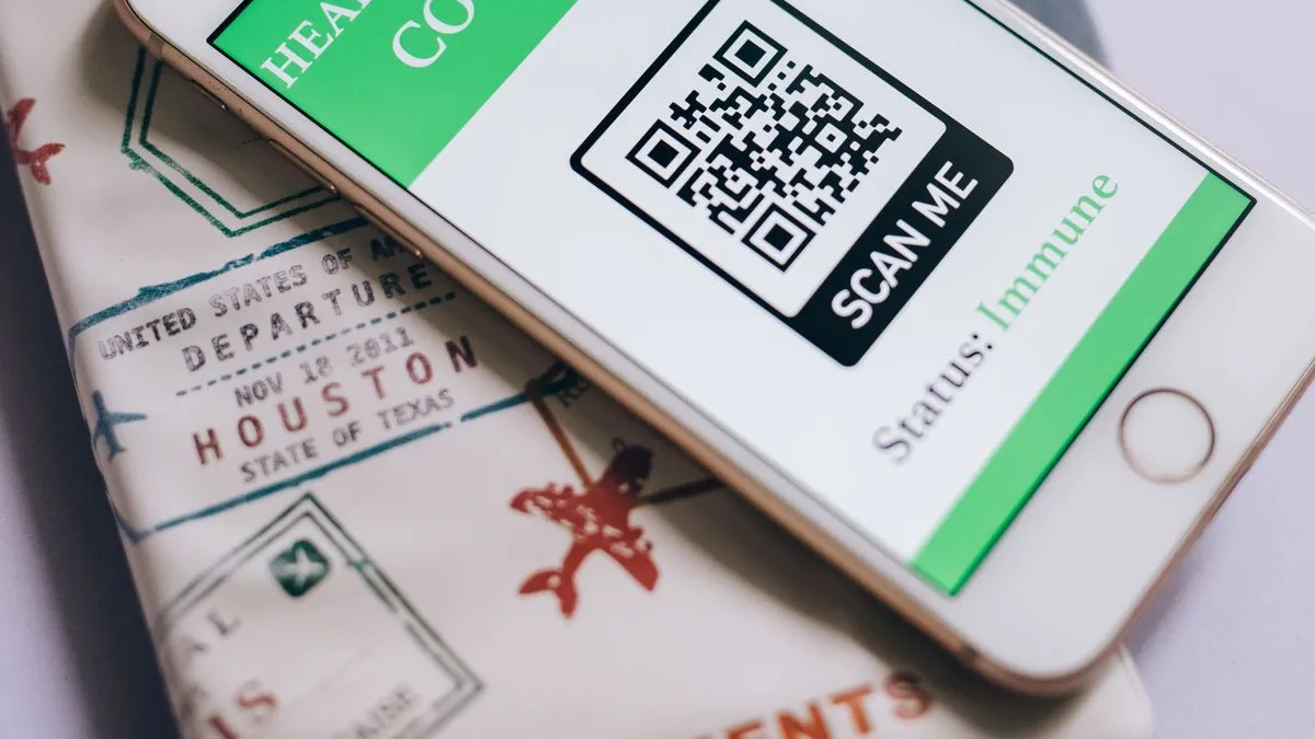 Cod QR afișat pe ecranul unui telefon