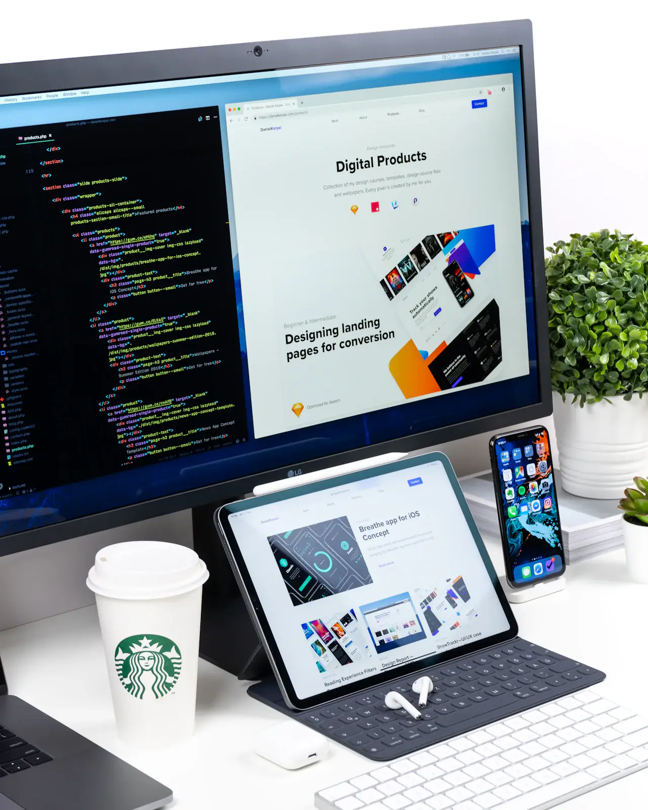 Monitor afișând interfața de administrare a unui site web